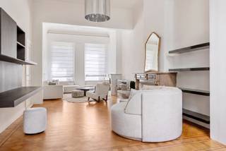 Prachtige gerenoveerde meesterwoning van ca. 460 m², oorspronkelijk ontworpen in 1879 door architect E. Leclef, gelegen in de...