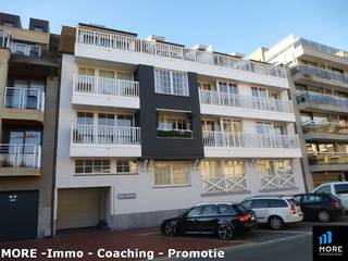 <br />Garagebox met elektrische algemene en elektrische individuele toegangspoort in Knokke-centrum, zeer goed gelegen omgeving Dumortierlaan. <br /><strong>Beschikbaar ten laatste op 01/02/2027.</strong> Bel ons vrijblijvend voor een bezoek. <br /><br /><br /><br /><span><strong>Tehuurstelling onder voorwaarden; Zie www.more.be, "bijlagen" en onder voorbehoud van beschikbaarheid.</strong></span>