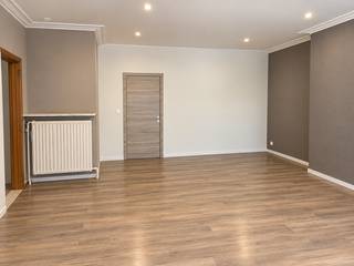 <p><span>🏡 </span><strong><span>Prachtig gerenoveerd gelijkvloers appartement met 2 slaapkamers, grote tuin & garage – Lier</span></strong></p>
<p><span>✨ </span><strong><span>Troeven:</span></strong><br /><span>• 2 ruime slaapkamers</span><br /><span>• Volledig gerenoveerd</span><br /><span>• Grote private tuin 🌳</span><br /><span>• Garage</span><br /><span>• Gelijkvloers – gemakkelijk toegankelijk</span><br /><span>• Moderne keuken en badkamer</span><br /><span>• Veel natuurlijk licht</span><br /><span>• Alle comfort aanwezig</span><br /><span>• Rustige en aangename woonomgeving</span></p>
<p><span>Een </span><strong><span>instapklaar appartement</span></strong><span> met een uitzonderlijk grote buitenruimte, ideaal voor wie comfortabel en rustig wil wonen in Lier.</span></p>