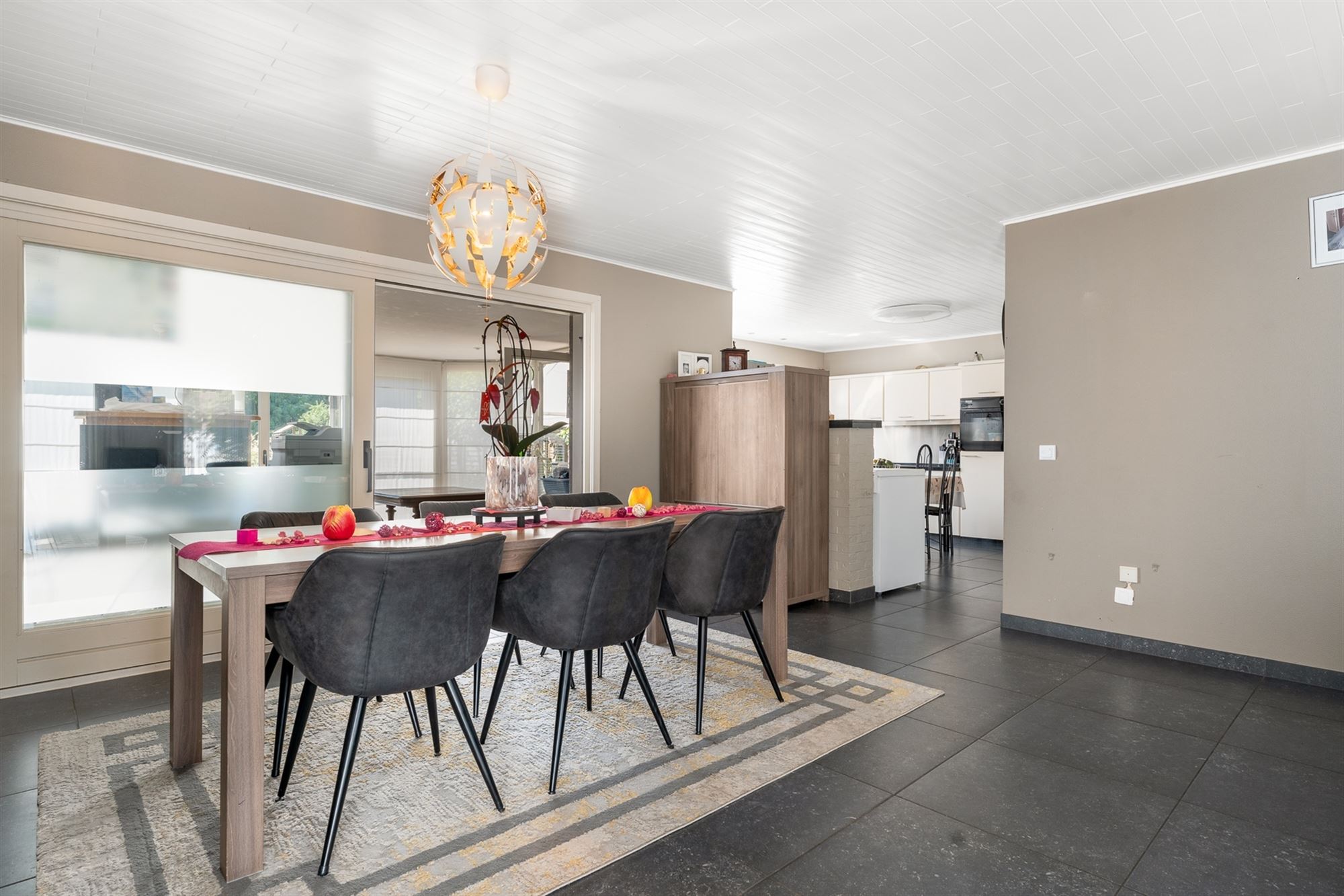 UITSTEKEND ONDERHOUDEN EN KARAKTERVOLLE WONING MT 4 SLAAPKAMERS, UITERST RUSTIG GELEGEN OP EEN PERCEEL VAN 13A50CA TE HEPPEN - foto 5