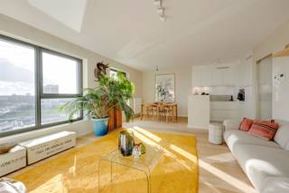 Ontdek dit verfijnde hoekappartement in de prestigieuze residentie Louise-Marie, een architecturaal baken aan het groene Hertogenpark in de...