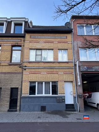 HOBOKEN | WOONHUIS MET VIER SLAAPKAMERS, DRIE BADKAMERS EN KOER | MOMENTEEL OPGEDEELD ALS DRIE WOONUNITS |Indeling als volgt: gelijkvloers : Inkomhal...