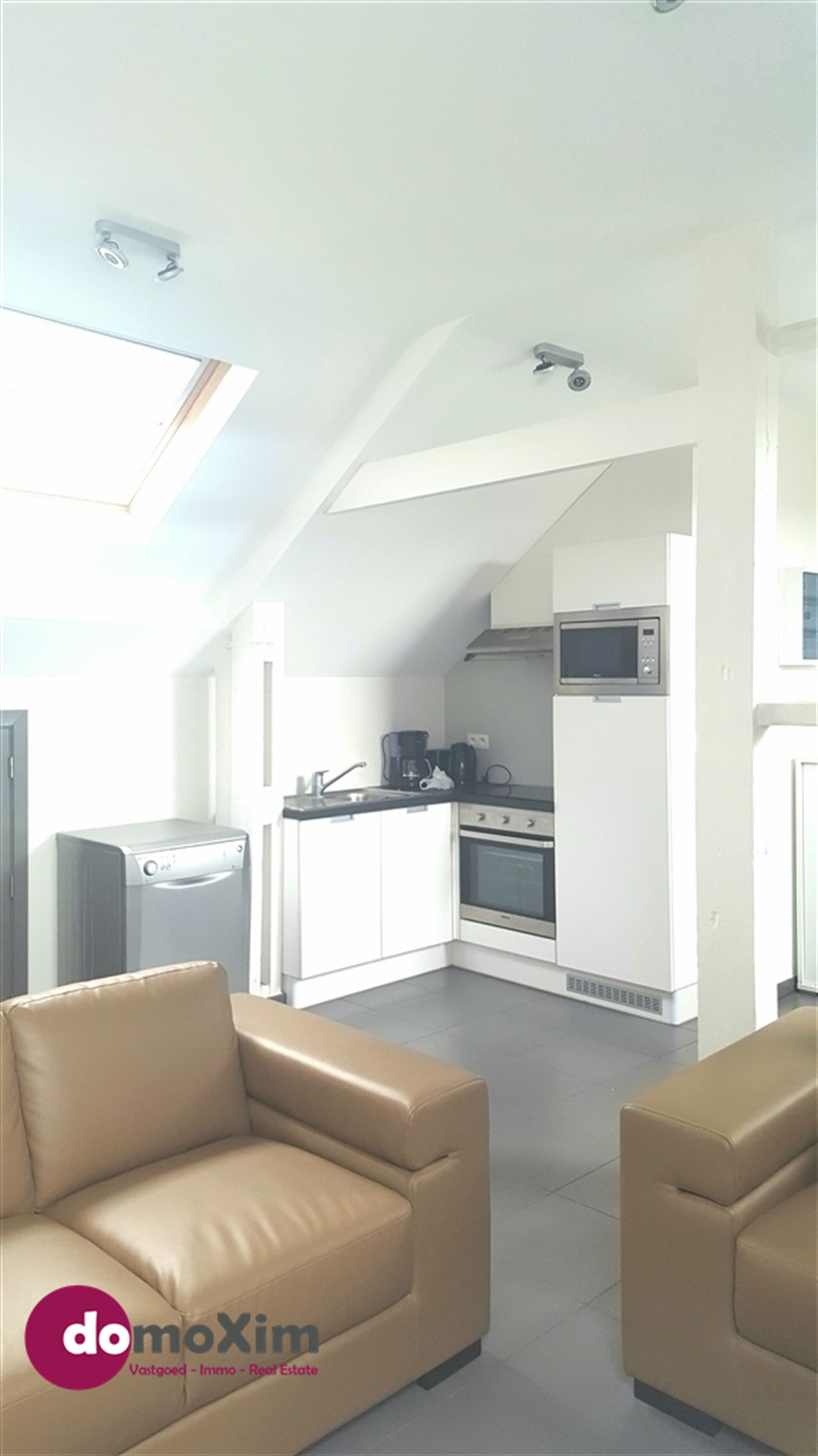 Modern furnished studio, suitable for two persons, in the center of Leuven  - photo 3