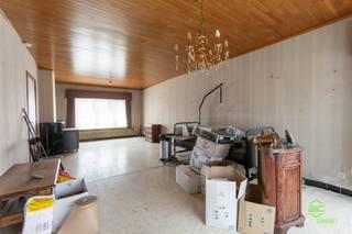 Op een rustige locatie tussen Herk-de-Stad en Sint-Truiden vinden we in Schakkebroek deze ruime gezinswoning op een perceel van 6a 68ca.Een kleuter-...