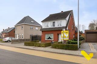 Nabij centrum gelegen woning op 11 are 26 ca.- Gerenoveerd in 2006- Groot perceel in het centrum van Dessel- Nabij scholen en sportaccomodaties...