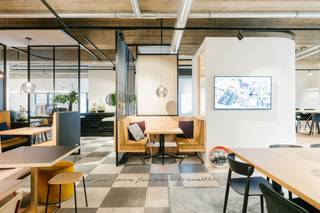 À vendre, superbes bureaux de 540 m² situés au 925, Chaussée de Waterloo, Uccle, dans un quartier dynamique et facilement accessible.Le bâtiment...