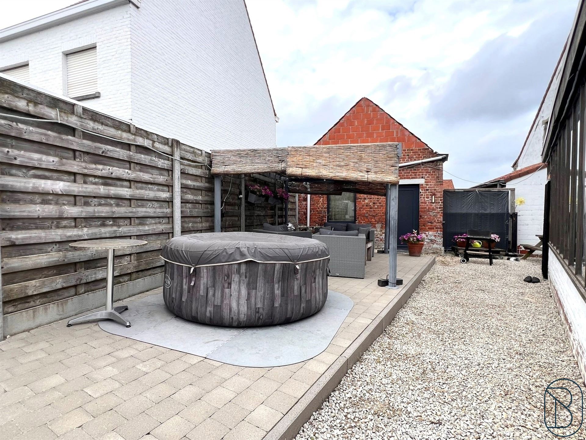 TOFFE DEGELIJKE DEELS GERENOVEERDE WOONST MET TUIN & GARAGE! - foto 4