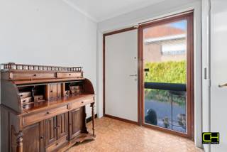 Deze vrijstaande woning is rustig gelegen in het landelijke Evergem en biedt tal van mogelijkheden voor wie op zoek is naar een ruime gezinswoning...