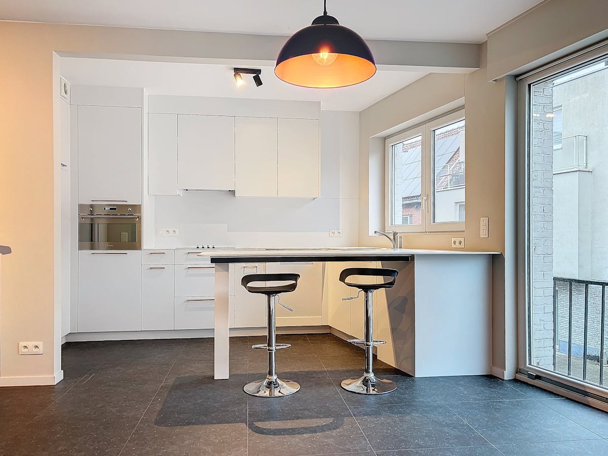 Ruim appartement met 2 slaapkamers in centrum Marke te huur - foto 5