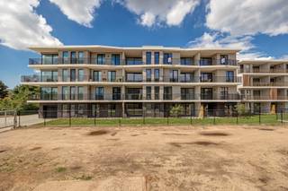 INDELING3DE VERDIEPINGInkomhal met vestiareruimte. Toiletruimte met handenwasser.Badkamer voorzien van dubbel badkamermeubel en inloopdouche.2...