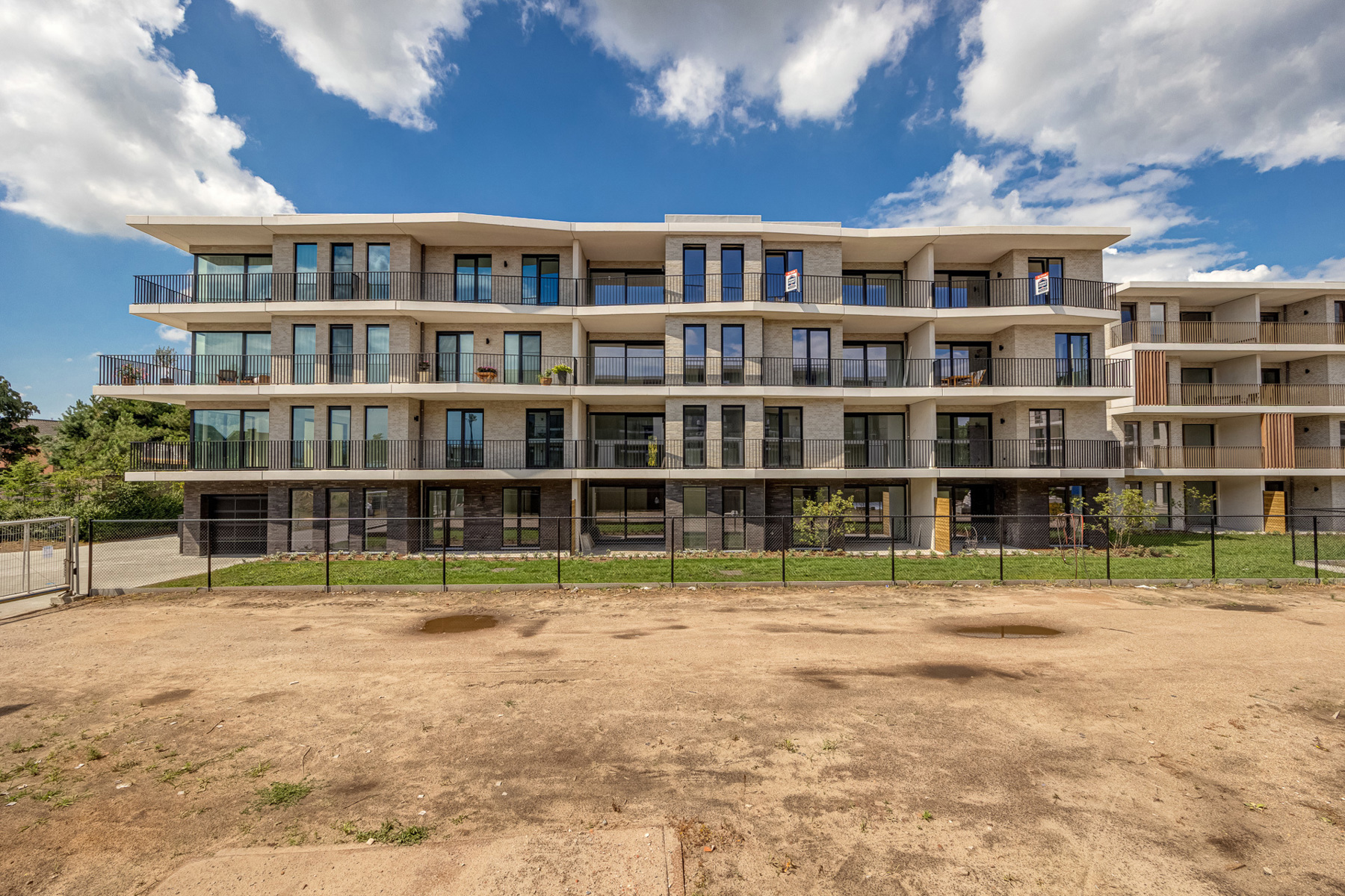 Prachtig nieuwbouwappartement op de 3de verdieping met ondergrondse autostaanplaats en berging. - foto 1