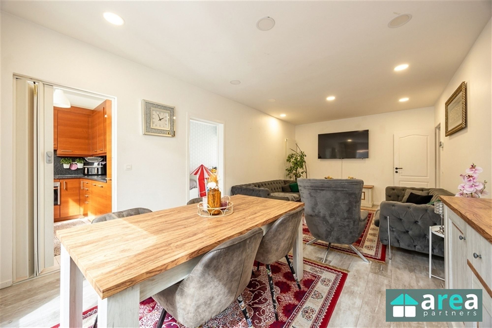 Instapklaar appartement met terras, garage en staanplaats! - foto 3