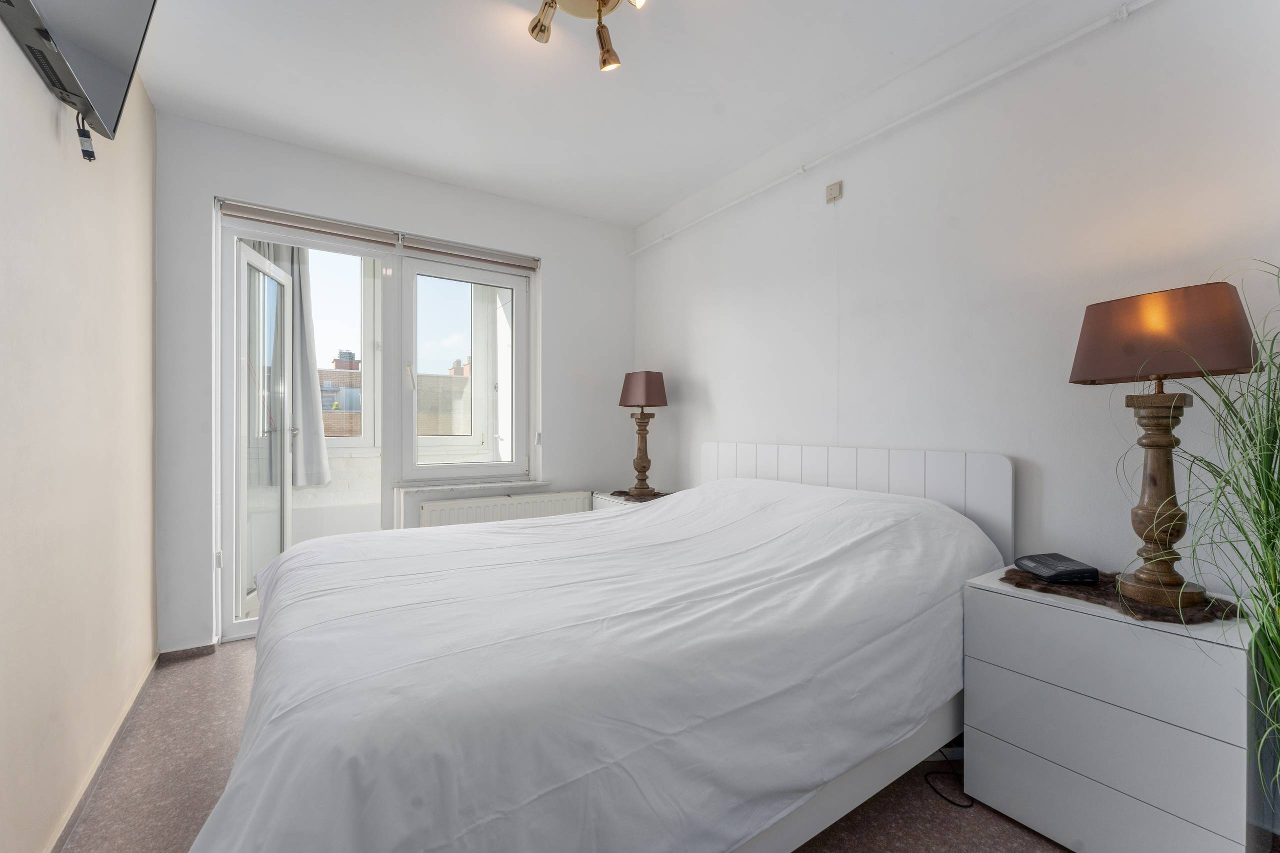 Gerenoveerd appartement te koop op de zeedijk van Koksijde! - foto 5