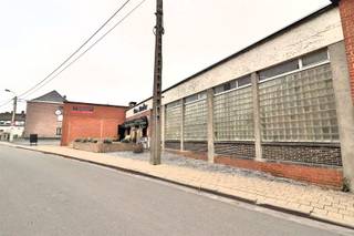 Een mooie site in het centrum van de gemeente. Dit complex is opgedeeld in verschillende entiteiten die op vandaag voor een mooie huuropbrengst...