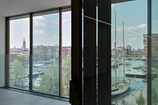 Prachtig appartement met zicht op het Willemdok en het MAS!In het nieuwbouwproject Aequor, op de 4de verdieping, bevindt zich dit royaal en luxueus...