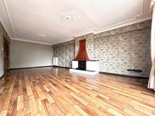 Op zoek naar comfortabel wonen op een toplocatie? Dit instapklare appartement van maar liefst 112 m² biedt alle ruimte én het gemak van een...