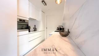 Dit unieke duplex-appartement is ideaal gelegen in het gegeerde Duinenwater, vlakbij de Put van Decloedt. Op de benedenverdieping bevindt zich...