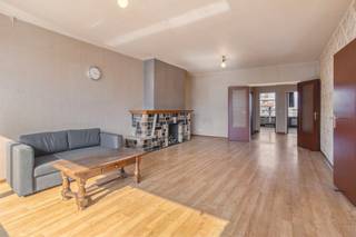 Indeling: - inkomhal met apart toilet (9 m²) - woon- en eetkamer (33 m²) - keuken met aansluitend berging (13,5 m²) - eerste terras...