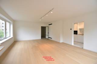 Dit fantastisch gerenoveerd 3 slaapkamerappartement bevindt zich nabij de Magdalenazaal op korte afstand van het centrum van Brugge. De ligging...