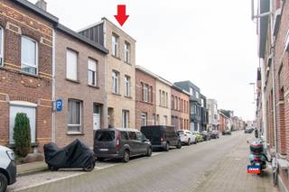<p><span>HOBOKEN | GEZINSWONING MET 4 TOT 5 SLAAPKAMERS EN TUIN OP EEN TOTALE GRONDOPPERVLAKTE VAN 105m² | EPC D |</span></p><p><span>Indeling als volgt: gelijkvloers: inkomhal - traphal - leefruimte - geïnstalleerde leefkeuken - badkamer1 met douche, toilet en aansluiting wasmachine - doorgang - stadstuin. </span></p><p><span>Tussenverdieping1: kamer/dressing - badkamer met ligbad en toilet. Eerste verdieping: traphal - leefruimte2 of terug om te vormen tot twee slaapkamers. </span></p><p><span>Tussenverdieping2: slaapkamer. Tweede verdieping: traphal - twee slaapkamers. </span></p><p><span> </span></p>