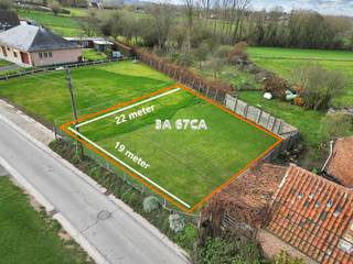 Voor meer informatie of een bezoek, bel 02/884.23.23 - Pajottegem: In een rustige en groene straat, biedt Topo-Immo u deze strategisch gelegen en...