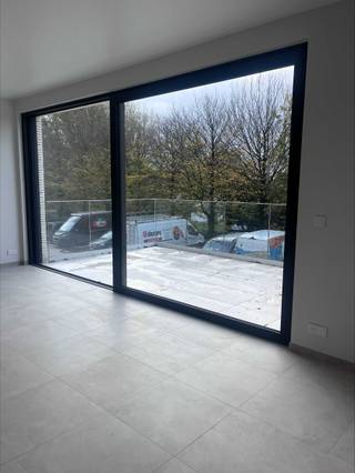 In het charmante Tielrode bevindt zich dit uitzonderlijk appartement op een volledig afgesloten privédomein van 16.000 m². Het domein is...