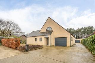 Uitzonderlijke woning op een prachtig perceel van 9 are 78ca te Paaleik 7, GeelDeze karaktervolle villa is gelegen op een ruim perceel in een rustige...