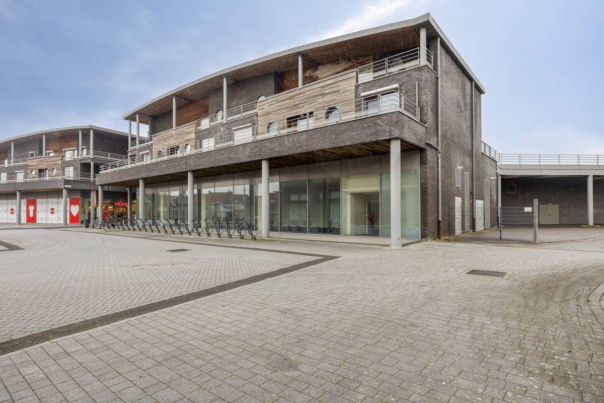 Handelspand van ca. 300 m² te huur op toplocatie in shoppingcenter te Maaseik - foto 2