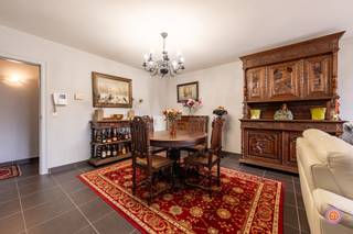 Vandaag nemen we je mee naar een gelijkvloers appartement met tuin en garage op wandelafstand van het centrum van Bornem. Dankzij de...