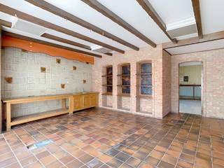 Zéér ruime én Karaktervolle Woning met 3 SLPK én tuin!Op zoek naar een woning met een zee aan ruimte, eindeloos potentieel en een topligging? Deze...