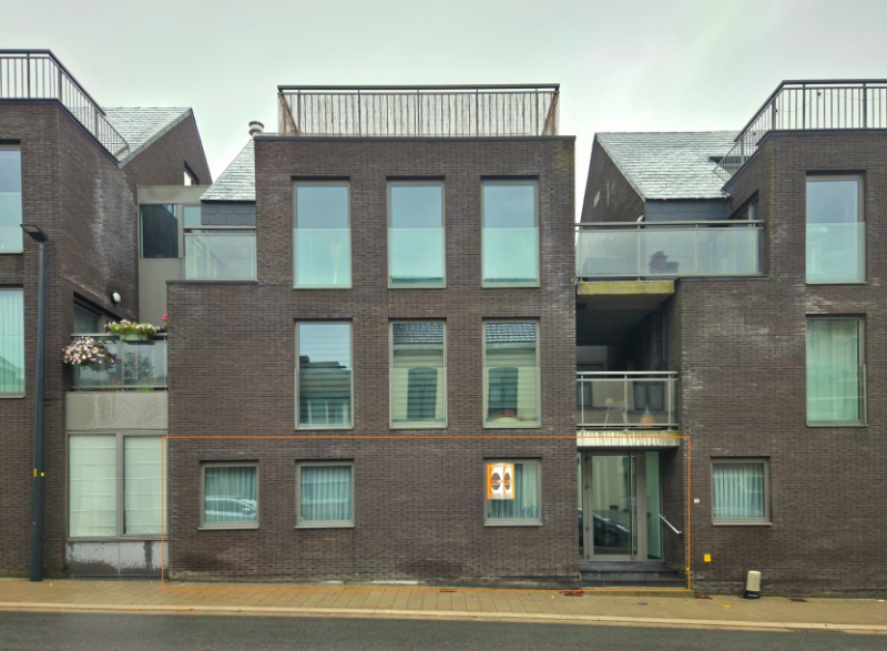 INSTAPKLAAR GELIJKVLOERSAPPARTEMENT MET TUIN EN STAANPLAATS - foto 1