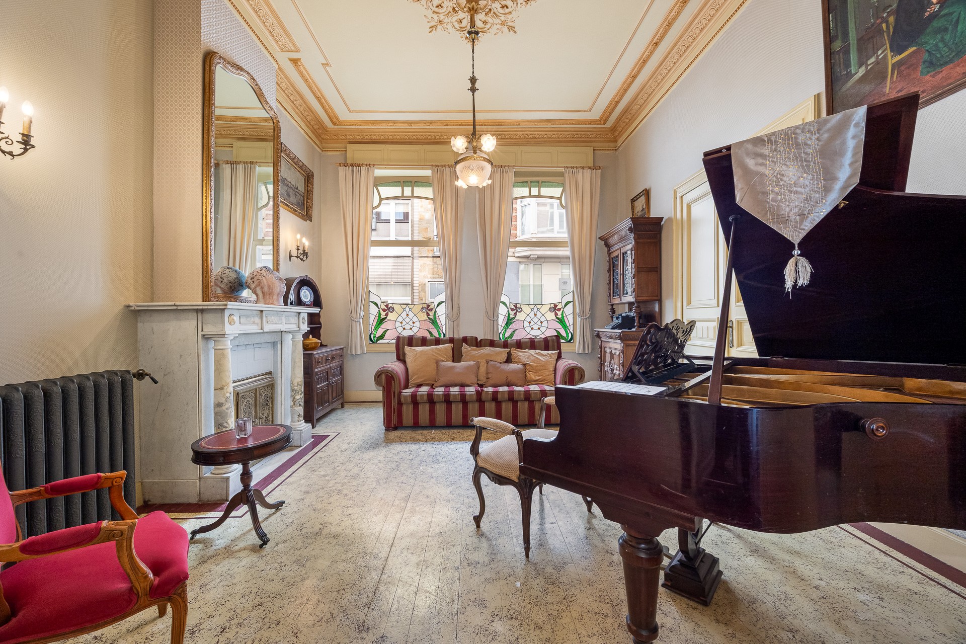 Exclusive Burger house in art nouveau style, by the sea. - photo 4