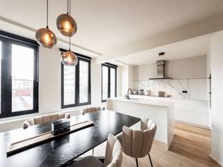 <p><span>Hoogwaardig gerenoveerd 2-slaapkamerappartement in de Buizegemwijk</span></p><p><span> </span></p><p><span>OMGEVING</span></p><p><span>Welkom in de populaire Buizegemwijk. Dit aangenaam en knus appartement is gelegen op de eerste verdieping van een volledig gerenoveerd gebouw.</span></p><p><span>De ligging is ideaal, met het centrum op wandelafstand, waar je 's ochtends kan genieten van een koffie en 's avonds uit eten kan. Verder zijn hier nog tal van winkels in de omgeving en zijn de belangrijke invalswegen (A12 &amp; E19) op een boogscheut! Voor de sportliefhebbers is het sportcentrum 'De Belgica' om de hoek. De kids kunnen zich volledig uitleven in de speeltuin van de 'Romeinse Put'.</span></p><p><span> </span></p><p><span>INDELING</span></p><p><span>Welkom in dit stijlvol appartement, de inkomhal op parket zet meteen de juiste, warme toon.</span></p><p><span>De leefruimte baadt in het licht en loopt naadloos over in de open keuken, de plek waar wonen en genieten samenkomen. Het keukeneiland is hier de eyecatcher en perfect voor een aperitiefje of een gezellige kookavond. Ze is uitgerust met een inductievuur, koelkast met apart vriesvak, oven microgolf en afwasmachine. </span></p><p><span>Met 2 volwaardige slaapkamers is er ruimte genoeg, of je nu een extra kamer, bureau of dressing wil. Beide kamers zijn voorzien van rolluiken. Achteraan vind je een leuk terras waar je in alle rust kan genieten van een koffietje in de ochtendzon. </span></p><p><span>De badkamer combineert stijl en comfort met een inloopdouche en ligbad. Verder is er nog een apart toilet, handige wasberging en privatieve kelder.</span></p><p><span> </span></p><p><span>Gemeenschappelijke kosten: €145</span></p><p><span> </span></p><p><span>BIJOZNDERHEDEN</span></p><p><span>- terras</span></p><p><span>- kelderberging</span></p><p><span>- eigen ketel (privatieve verwarming)</span></p><p><span>- elektriciteit conform</span></p><p><span> </span></p>