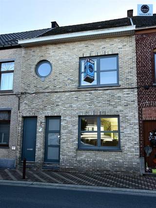 ZEER MOOIE, RUIME WONING GELEGEN TE ONKERZELERichtprijs : 275.000 euro Zeer mooie, ruime woning in de nabijheid van het recreatiedomein De...