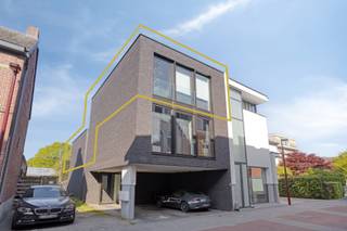 Contacteer Frederik voor een afspraak. Meer info: www.bellesvastgoed.be/te-huur/boechout-van-colenstraat-21-bus-2Dit energiezuinige duplexappartement...