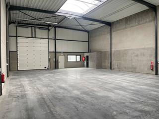 KMO-unit met kantoorruimte | Oostmalsebaan 10A, Sint-Lenaarts200 m² – €1.150/maand – beschikbaar vanaf 01.03.2026Deze unit omvat een open werkruimte...