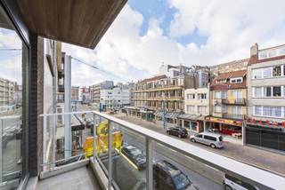 Instapklaar en gemeubeld appartement met 2 slaapkamers te huur in centrum Koksijde. Dit unieke pand is gelegen op de 2de verdieping van het...