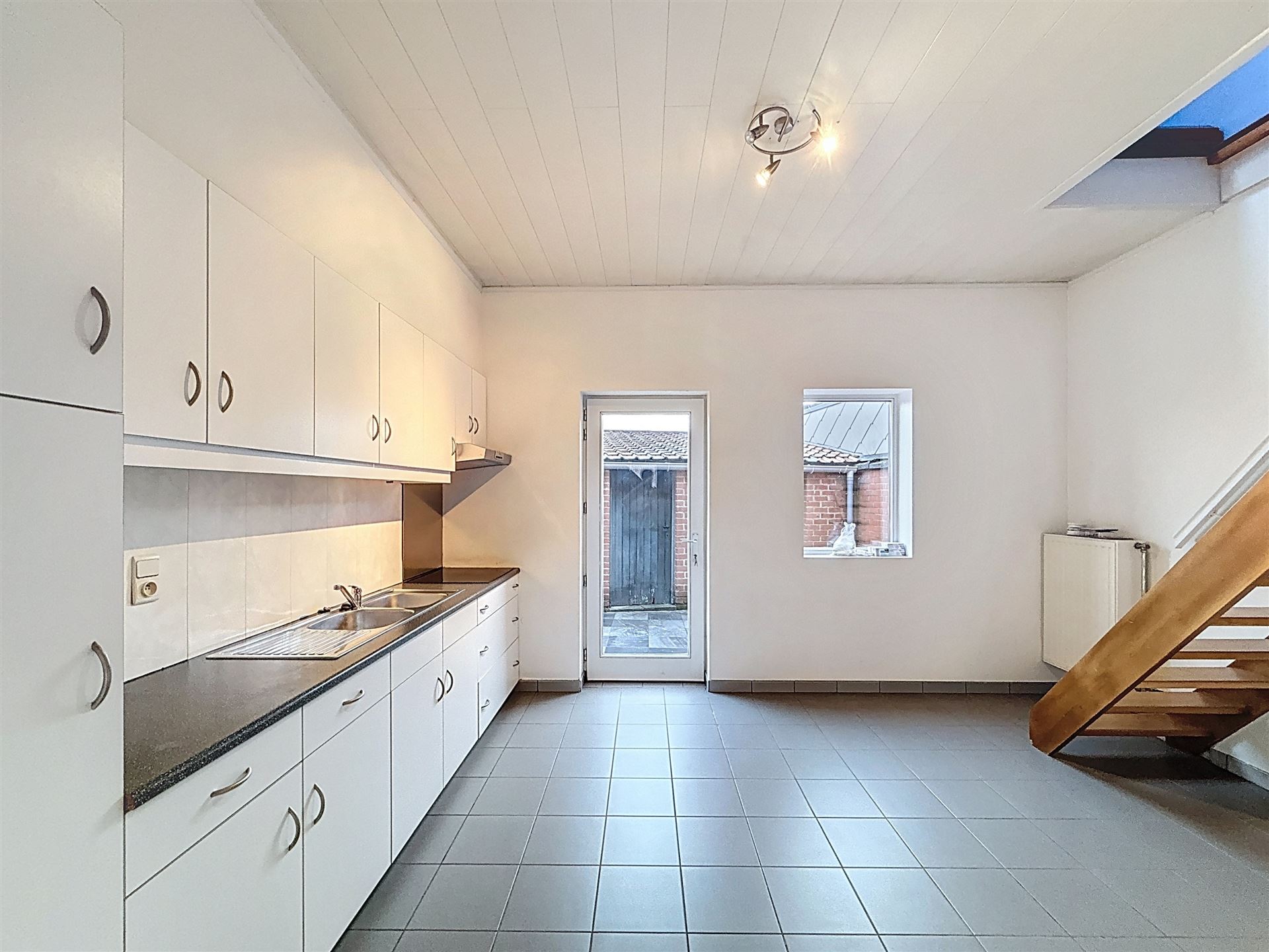 House for rent in Rollegem-Kapelle with 4 bedrooms - photo 2