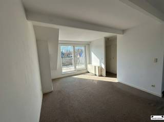 DAKAPPARTEMENT MET ZONNIG TERRAS IN RECENT EN KLEINSCHALIG GEBOUWWij bieden u 2 dakappartementen aan in een degelijk kleinschalig gebouw met slechts...