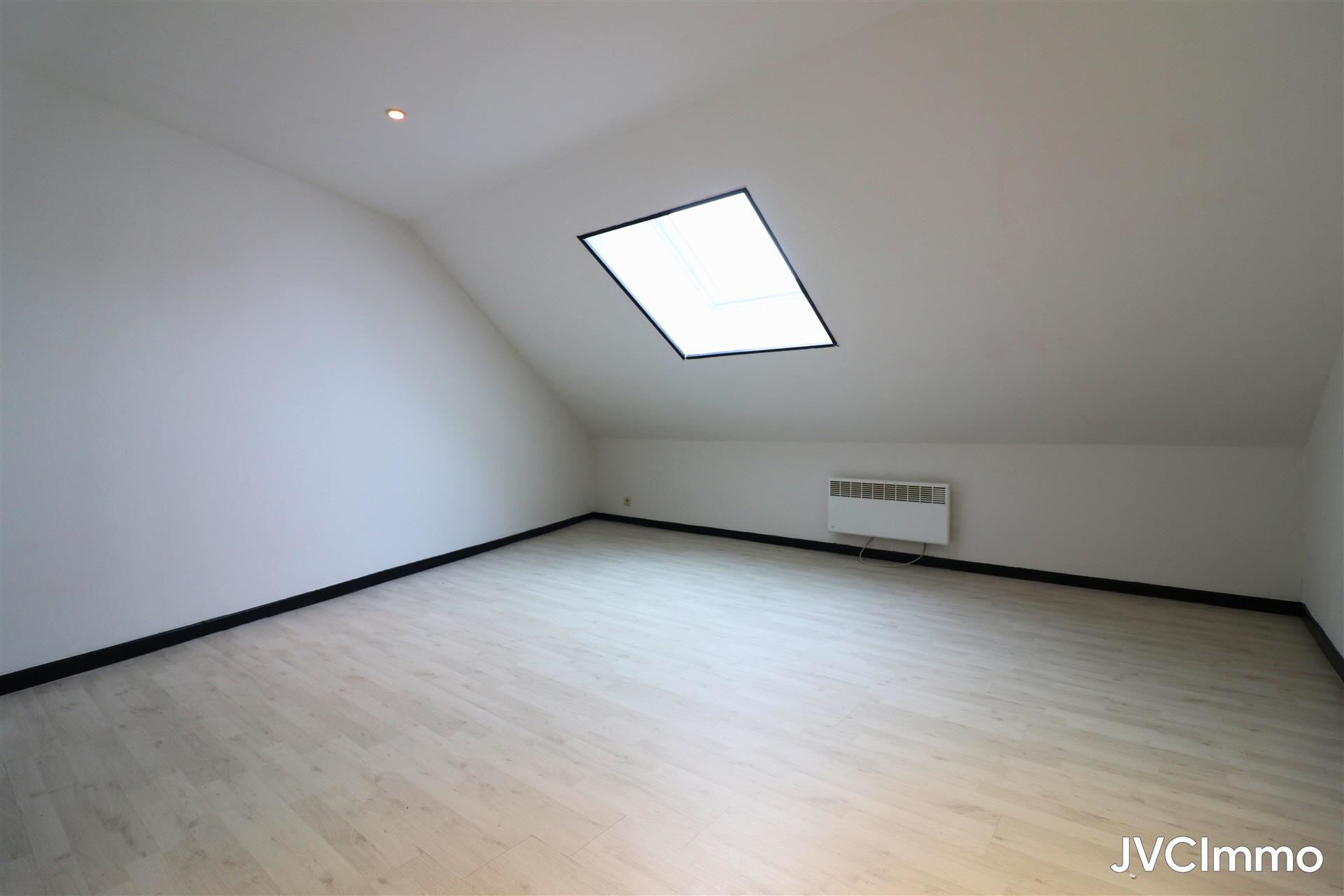 Appartement situé à proximité du centre-ville de Waremme - photo 3