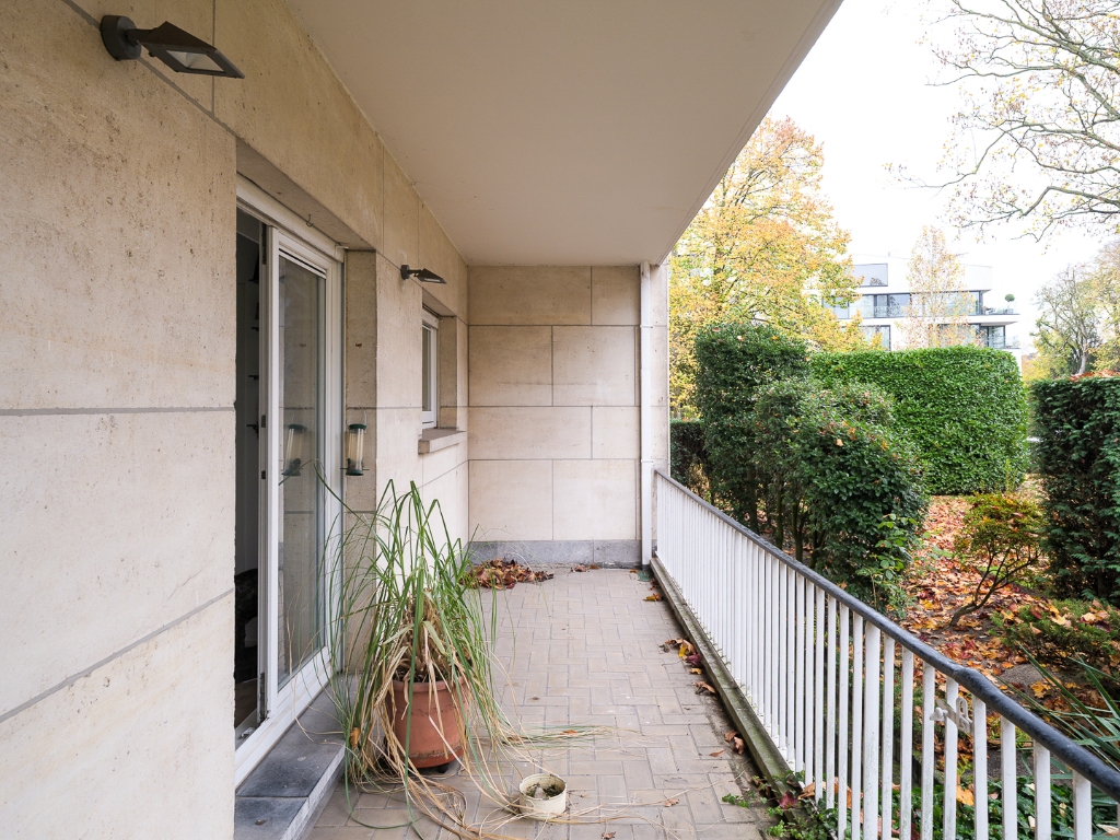 Charmant 3 slaapkamer appartement met karakter, buitenruimte en een uitstekende ligging - photo 4