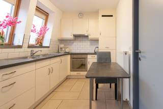 Dit instapklaar en lichtrijk appartement van 80m2 biedt alles wat je nodig hebt voor comfortabel wonen. De ruime leefruimte met open keuken geeft...