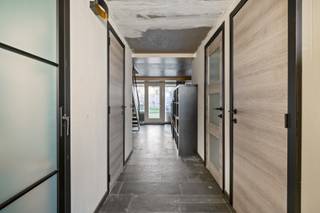 Deze verzorgde en instapklare woning biedt een verrassend ruime indeling en tal van mogelijkheden, ideaal voor wie op zoek is naar flexibel wonen...