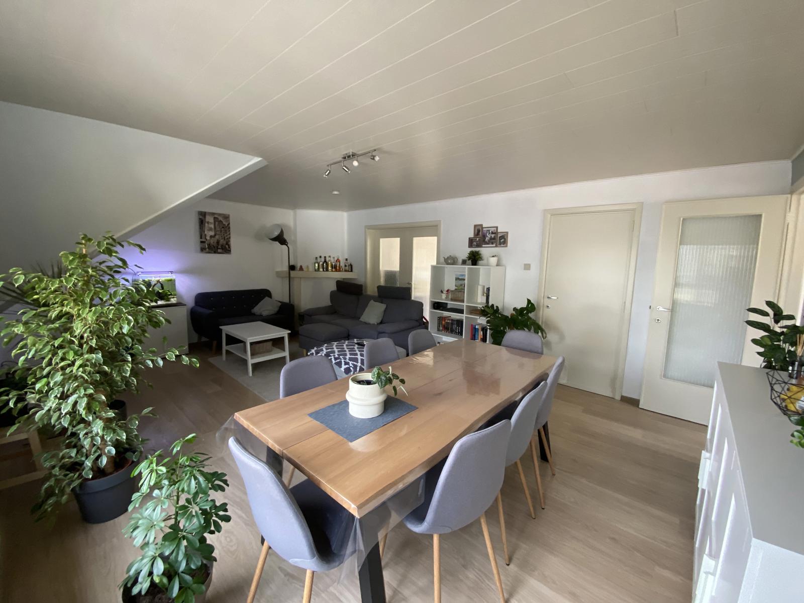 Vernieuwd en lichtrijk appartement met slaapkamer en bureau - foto 2