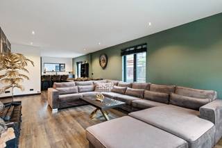 Volledig gerenoveerde villa (5/6 slpk – 2 badk) met ruime garage op een unieke locatie, omgeven door een prachtig weids landelijk verzicht...