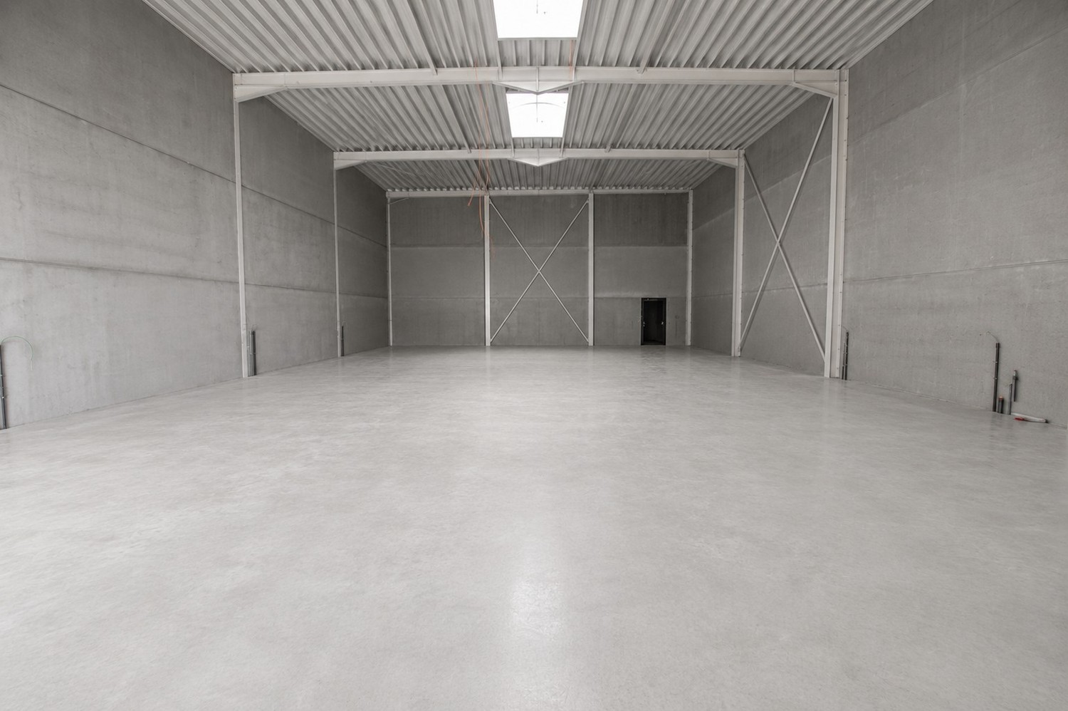 te huur Maldegem – uitstekend gelegen bedrijfsunit van 327m² voor opslagruimte of atelier. - foto 3