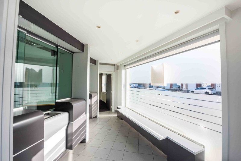 Handelspand/kantoor met woonst op topligging in Kortrijk - photo 4