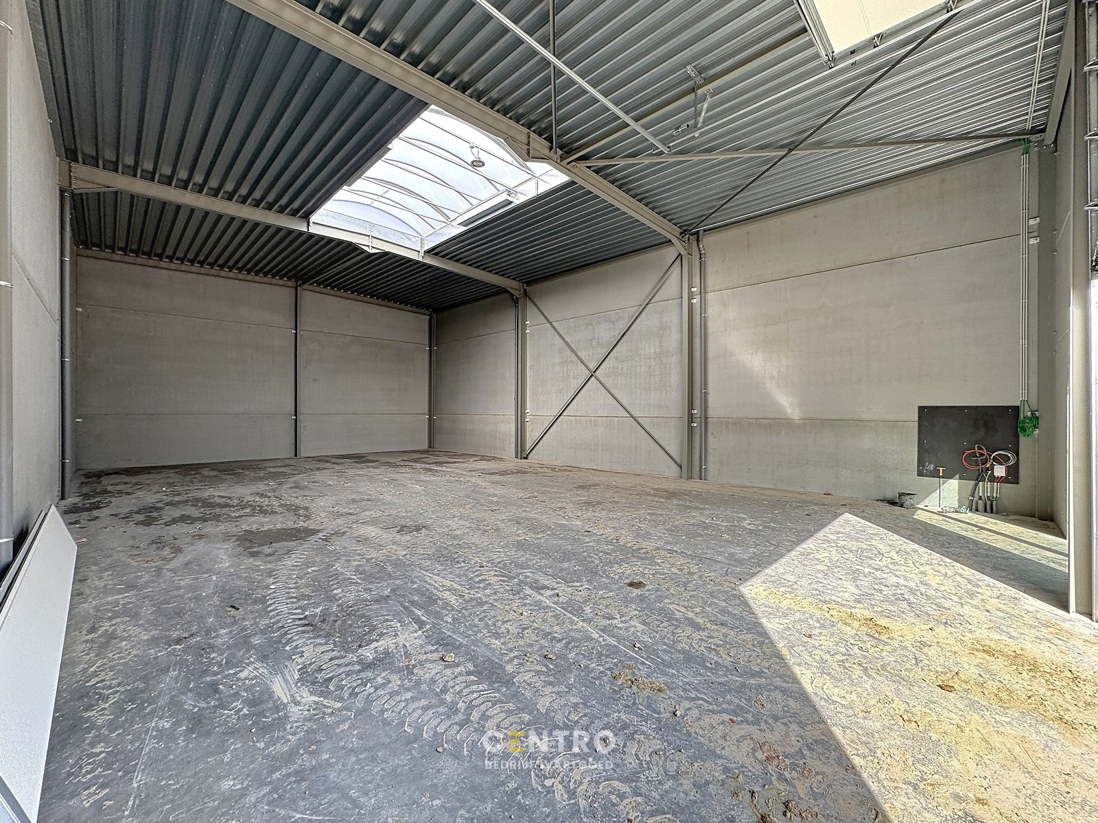 NB MAGAZIJN (167m²) inclusief 1 private PARKEERPLAATS op industriezone "Schatting" te Zedelgem - foto 3