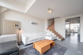 Dans l'un des endroits les plus prisés de Knokke, sur l'emblématique place de la Tour de Lumière, se trouve ce spacieux penthouse en duplex...