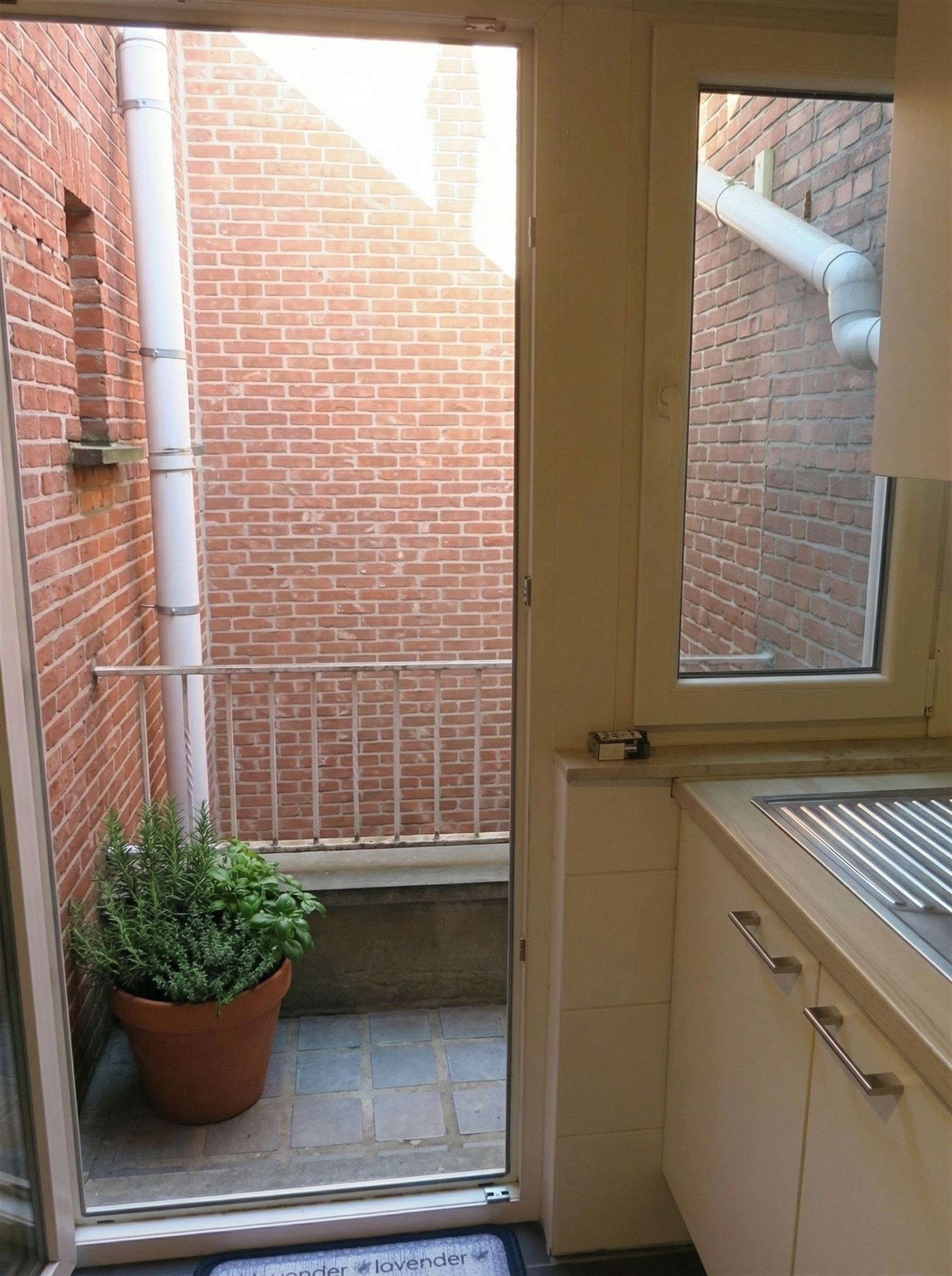 Gerenoveerd appartement vlakbij de Nieuwe Kaai - foto 5